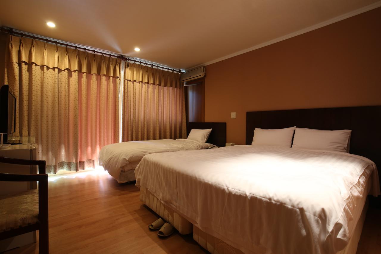 Lake Hills Hotel Songnisan Boeun Exterior photo